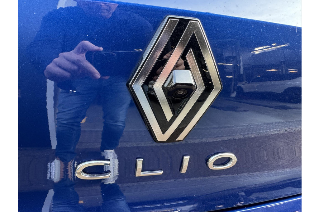48061287-6.jpg